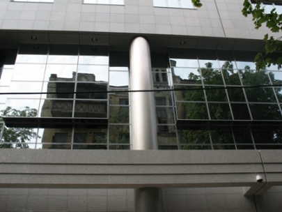 the metaphor of the modern world: it only mirrors the old and the true... 