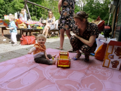 gefeliciteerd kleine lou!!!!! (wat een schatje!)