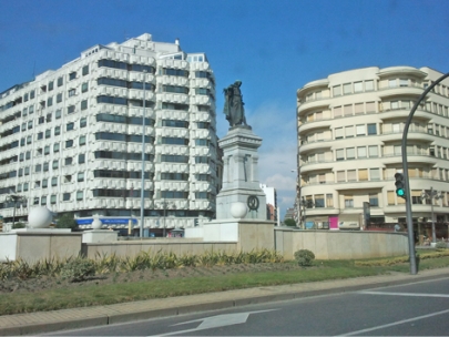 De espaldas a lo moderno