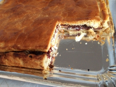 empanada de cecina, queso de cabra y mermelada de pimiento, sin palabras...