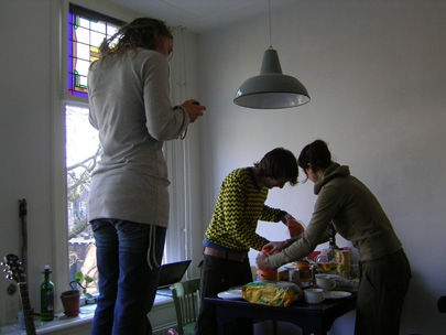 giantess at abundant breakfasttable